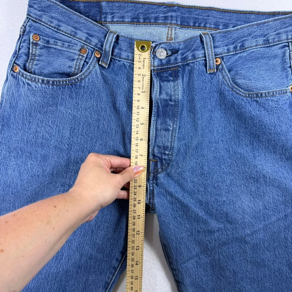 Levis 501 Original Fit Mens Jeans 35x30 Blue Denim Button Fly 00501-0193